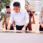 Musi Rawas,PWO- Wakil Bupati Musi Rawas H. Suprayitno sambut Kunjungan Kerja Gubernur Sumatera Selatan H. Herman Deru dalam rangka Peresmian Jembatan Air Teras dan Jembatan Air Keruh Kabupaten Musi Rawas di Kecamatan BTS Ulu Cecar Kabupaten Musi Rawas, Rabu (19/03/2025).